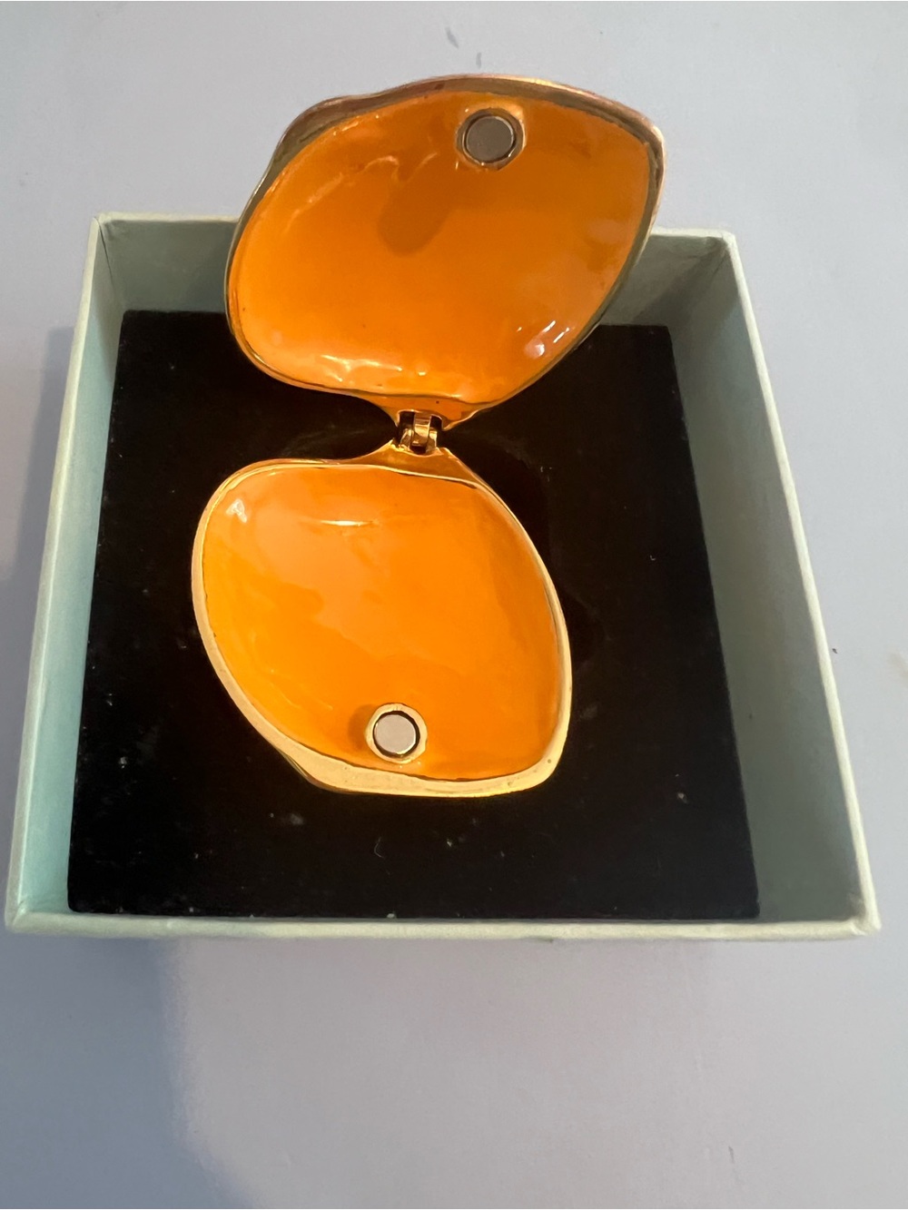 Two's Company Gold Crystal Shell Jewelry Box - Picture 4 of 7